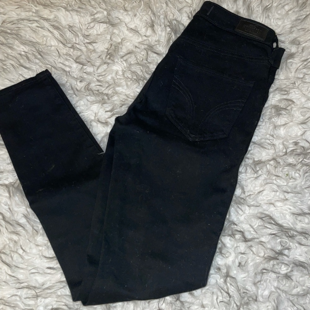 Never worn, high rise all black American eagle jeans!